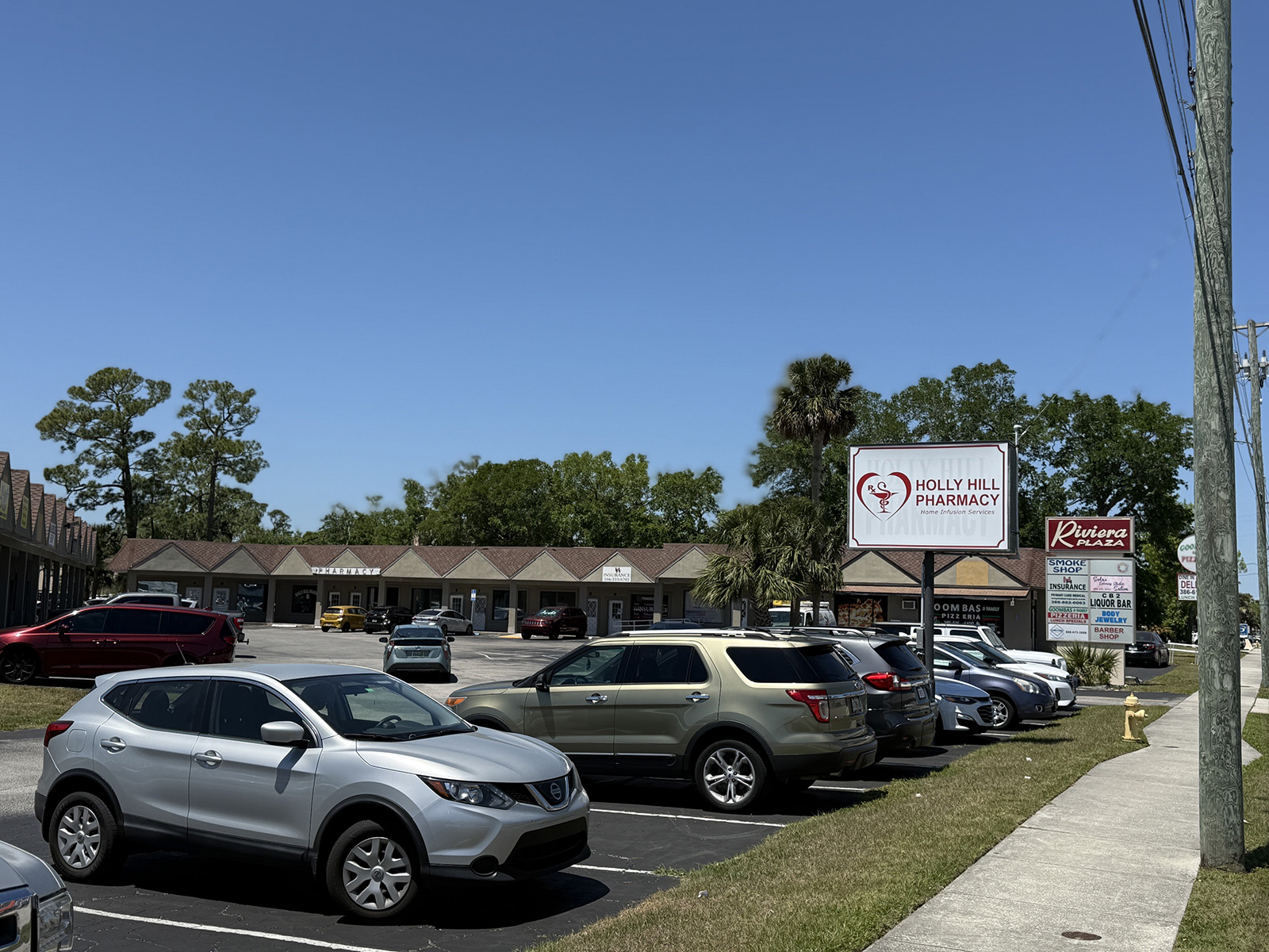 Riviera Plaza Front View