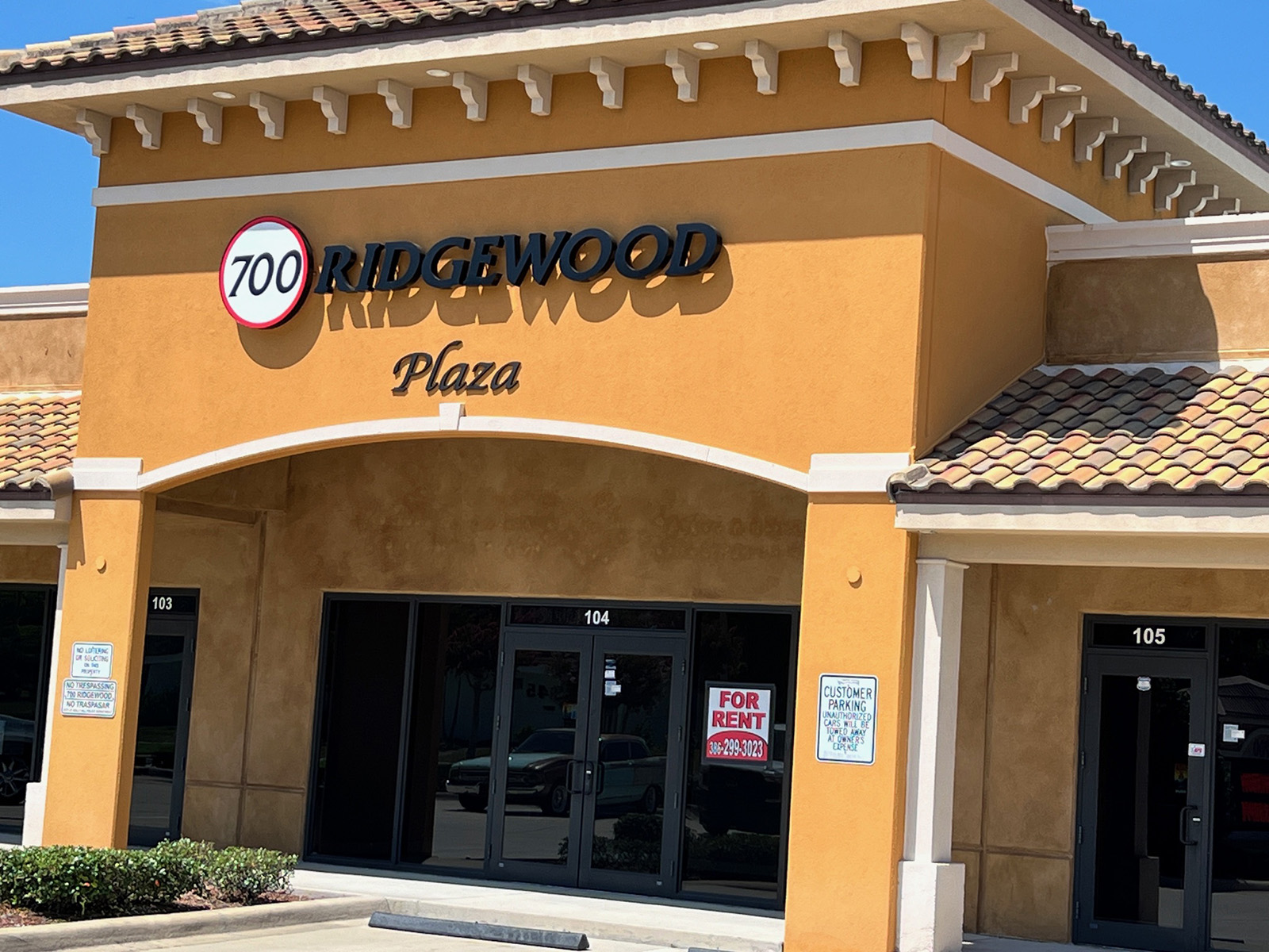 700 Ridgewood Plaza